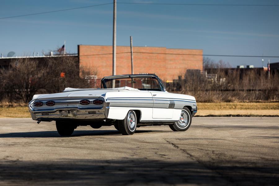  Oldsmobile Starfire Convertible (3667) 1962 года  (фото 9 из 35)